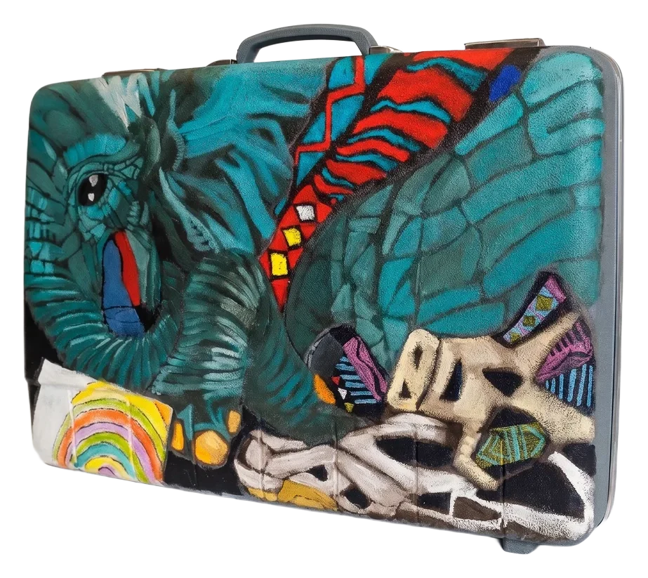 Illustrated suitcase by CG Esperanza, view 2